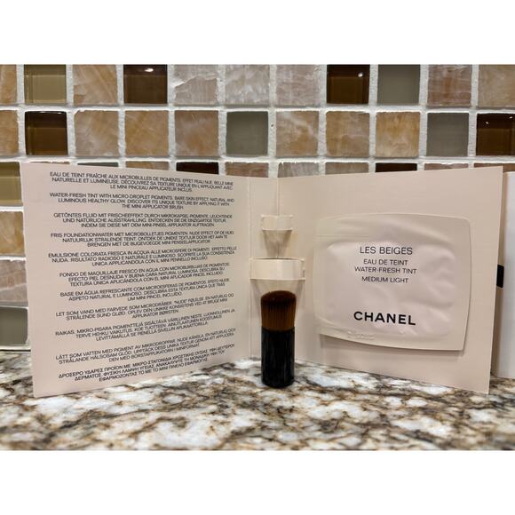 Two Chanel Mini Makeup Brushes with Les Beiges Water-Fresh Tint Sample - Picture 5 of 5
